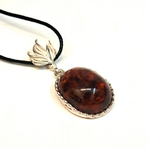 HWG-2324 Pendant, Oval with Beaded Edge, 3 Leaf Bail $80 at Hunter Wolff Gallery